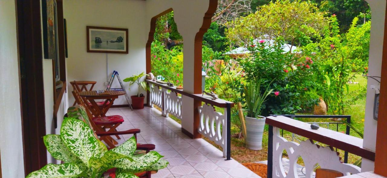 Dan Zoranz Self Catering Guest House La Digue Exterior foto